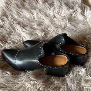 Universal Thread heeled mule shoe